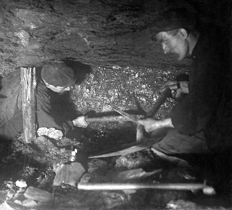 Chopping-Coal